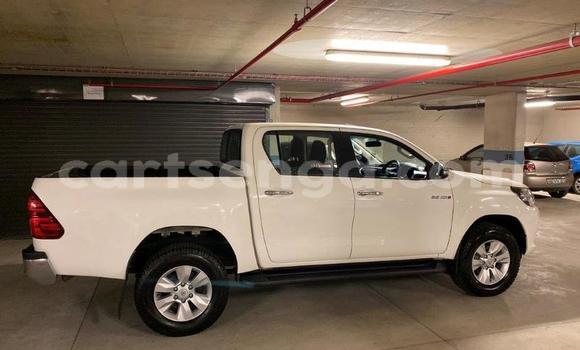Nunua Ilio tumika Toyota Hilux White Gari ndani ya Manzini nchini Manzini Nunua Ilio tumika Toyota Hilux White Gari ndani ya Manzini nchini Manzini