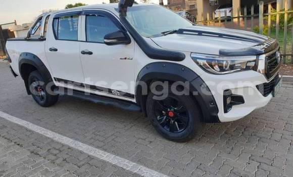 Nunua Ilio tumika Toyota Hilux White Gari ndani ya Ezulwini nchini Hhohho Nunua Ilio tumika Toyota Hilux White Gari ndani ya Ezulwini nchini Hhohho
