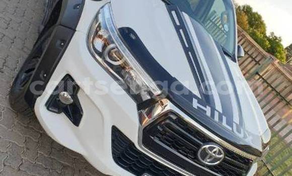 Nunua Ilio tumika Toyota Hilux White Gari ndani ya Ezulwini nchini Hhohho Nunua Ilio tumika Toyota Hilux White Gari ndani ya Ezulwini nchini Hhohho