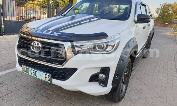Nunua Ilio tumika Toyota Hilux White Gari ndani ya Ezulwini nchini Hhohho Nunua Ilio tumika Toyota Hilux White Gari ndani ya Ezulwini nchini Hhohho