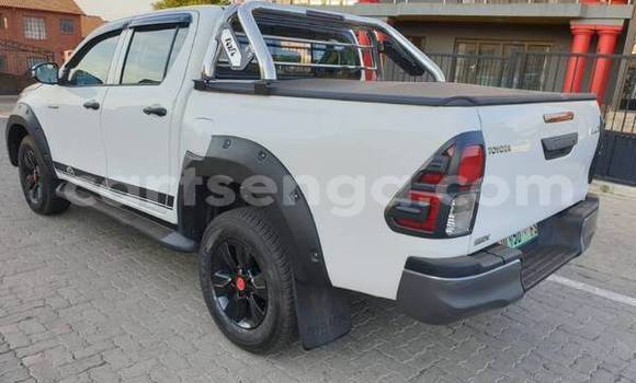 Nunua Ilio tumika Toyota Hilux White Gari ndani ya Ezulwini nchini Hhohho Nunua Ilio tumika Toyota Hilux White Gari ndani ya Ezulwini nchini Hhohho