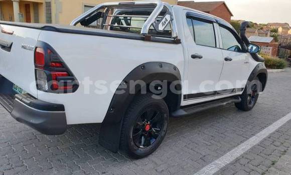 Nunua Ilio tumika Toyota Hilux White Gari ndani ya Ezulwini nchini Hhohho Nunua Ilio tumika Toyota Hilux White Gari ndani ya Ezulwini nchini Hhohho