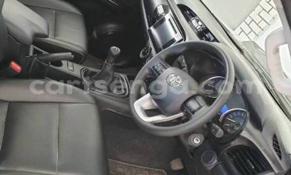 Nunua Ilio tumika Toyota Hilux White Gari ndani ya Ezulwini nchini Hhohho Nunua Ilio tumika Toyota Hilux White Gari ndani ya Ezulwini nchini Hhohho