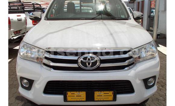 Nunua Ilio tumika Toyota Hilux White Gari ndani ya Manzini nchini Manzini Nunua Ilio tumika Toyota Hilux White Gari ndani ya Manzini nchini Manzini