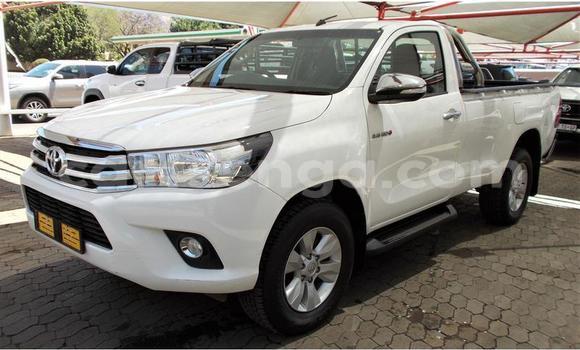 Nunua Ilio tumika Toyota Hilux White Gari ndani ya Manzini nchini Manzini Nunua Ilio tumika Toyota Hilux White Gari ndani ya Manzini nchini Manzini
