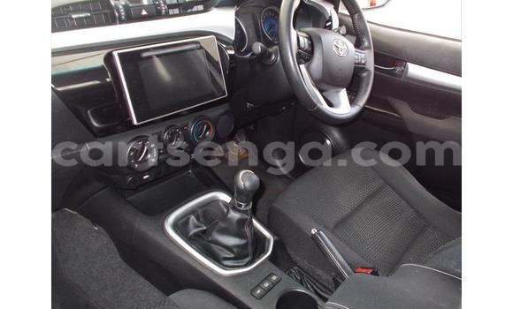 Nunua Ilio tumika Toyota Hilux White Gari ndani ya Manzini nchini Manzini Nunua Ilio tumika Toyota Hilux White Gari ndani ya Manzini nchini Manzini