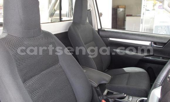 Nunua Ilio tumika Toyota Hilux White Gari ndani ya Manzini nchini Manzini Nunua Ilio tumika Toyota Hilux White Gari ndani ya Manzini nchini Manzini