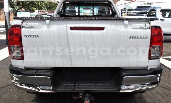 Nunua Ilio tumika Toyota Hilux White Gari ndani ya Manzini nchini Manzini Nunua Ilio tumika Toyota Hilux White Gari ndani ya Manzini nchini Manzini
