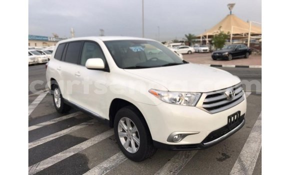 Buy Import Toyota Highlander White Car in Import - Dubai in Hhohho Buy Import Toyota Highlander White Car in Import - Dubai in Hhohho