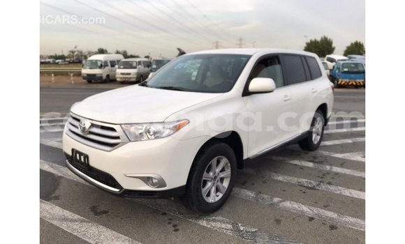 Buy Import Toyota Highlander White Car in Import - Dubai in Hhohho Buy Import Toyota Highlander White Car in Import - Dubai in Hhohho