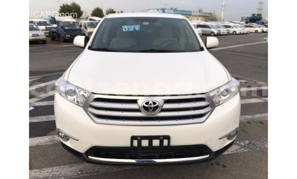 Buy Import Toyota Highlander White Car in Import - Dubai in Hhohho Buy Import Toyota Highlander White Car in Import - Dubai in Hhohho