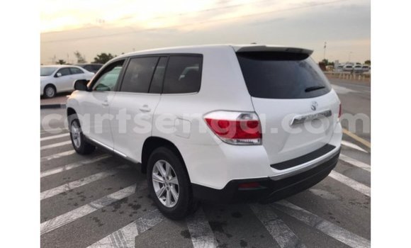 Buy Import Toyota Highlander White Car in Import - Dubai in Hhohho Buy Import Toyota Highlander White Car in Import - Dubai in Hhohho