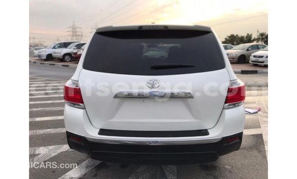 Buy Import Toyota Highlander White Car in Import - Dubai in Hhohho Buy Import Toyota Highlander White Car in Import - Dubai in Hhohho