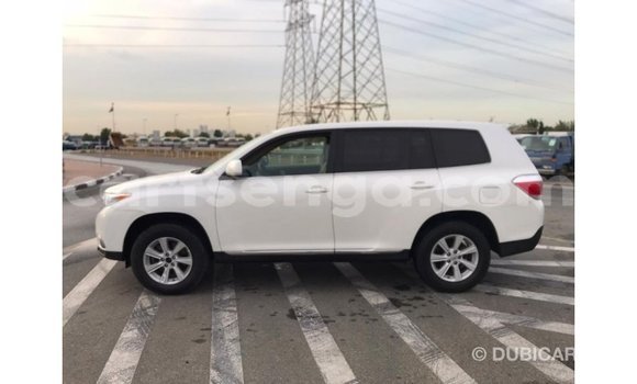 Buy Import Toyota Highlander White Car in Import - Dubai in Hhohho Buy Import Toyota Highlander White Car in Import - Dubai in Hhohho