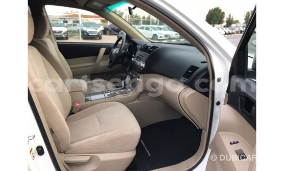 Buy Import Toyota Highlander White Car in Import - Dubai in Hhohho Buy Import Toyota Highlander White Car in Import - Dubai in Hhohho