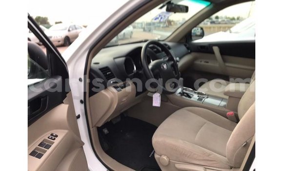 Buy Import Toyota Highlander White Car in Import - Dubai in Hhohho Buy Import Toyota Highlander White Car in Import - Dubai in Hhohho