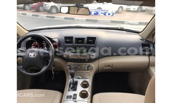 Buy Import Toyota Highlander White Car in Import - Dubai in Hhohho Buy Import Toyota Highlander White Car in Import - Dubai in Hhohho