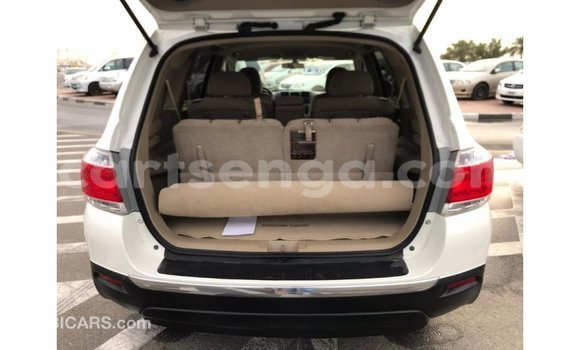 Buy Import Toyota Highlander White Car in Import - Dubai in Hhohho Buy Import Toyota Highlander White Car in Import - Dubai in Hhohho