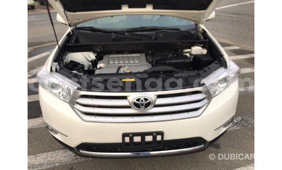 Buy Import Toyota Highlander White Car in Import - Dubai in Hhohho Buy Import Toyota Highlander White Car in Import - Dubai in Hhohho