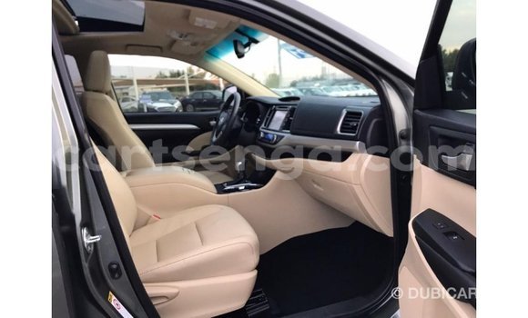 Buy Import Toyota Highlander Other Car in Import - Dubai in Hhohho Buy Import Toyota Highlander Other Car in Import - Dubai in Hhohho