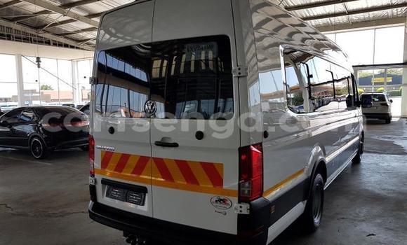 Buy Used Volkswagen Caravelle White Car in Ezulwini in Hhohho Buy Used Volkswagen Caravelle White Car in Ezulwini in Hhohho