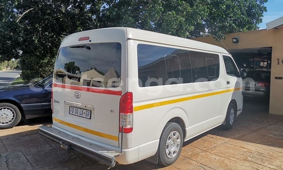 Buy Used Toyota Hiace White Car in Big Bend in Lubombo District Buy Used Toyota Hiace White Car in Big Bend in Lubombo District