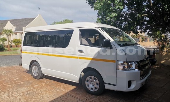 Buy Used Toyota Hiace White Car in Big Bend in Lubombo District Buy Used Toyota Hiace White Car in Big Bend in Lubombo District