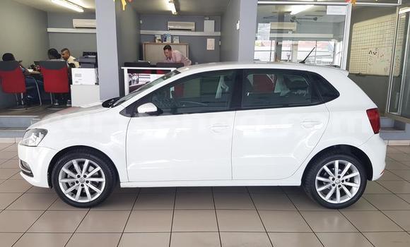 Nunua Ilio tumika Volkswagen Polo White Gari ndani ya Manzini nchini Manzini Nunua Ilio tumika Volkswagen Polo White Gari ndani ya Manzini nchini Manzini