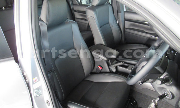 Nunua Ilio tumika Toyota Hilux Silver Gari ndani ya Bulembu nchini Hhohho Nunua Ilio tumika Toyota Hilux Silver Gari ndani ya Bulembu nchini Hhohho