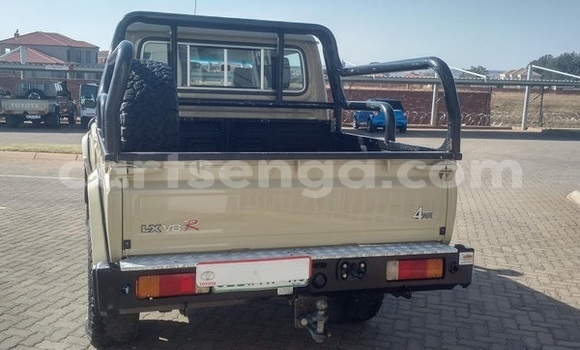 Nunua Ilio tumika Toyota Land Cruiser Beige Gari ndani ya Bulembu nchini Hhohho Nunua Ilio tumika Toyota Land Cruiser Beige Gari ndani ya Bulembu nchini Hhohho