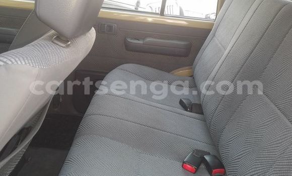 Nunua Ilio tumika Toyota Land Cruiser Beige Gari ndani ya Bulembu nchini Hhohho Nunua Ilio tumika Toyota Land Cruiser Beige Gari ndani ya Bulembu nchini Hhohho