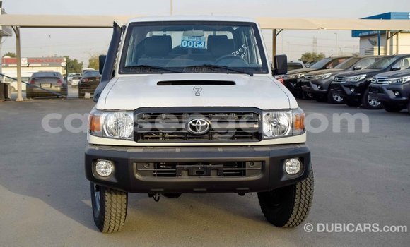 Nunua Imported Toyota Land Cruiser White Gari ndani ya Import - Dubai nchini Hhohho Nunua Imported Toyota Land Cruiser White Gari ndani ya Import - Dubai nchini Hhohho