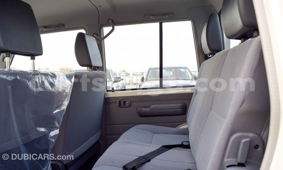 Nunua Imported Toyota Land Cruiser White Gari ndani ya Import - Dubai nchini Hhohho Nunua Imported Toyota Land Cruiser White Gari ndani ya Import - Dubai nchini Hhohho