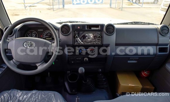 Nunua Imported Toyota Land Cruiser White Gari ndani ya Import - Dubai nchini Hhohho Nunua Imported Toyota Land Cruiser White Gari ndani ya Import - Dubai nchini Hhohho