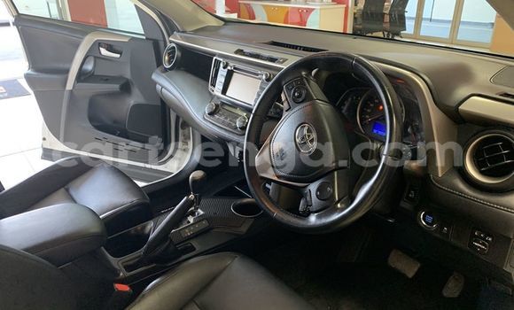Acheter Occasion Voiture Toyota RAV4 Blanc à Ezulwini, Hhohho Acheter Occasion Voiture Toyota RAV4 Blanc à Ezulwini, Hhohho