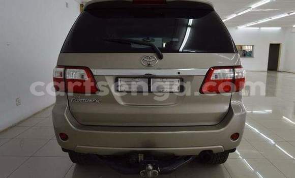 Nunua Ilio tumika Toyota Fortuner Silver Gari ndani ya Hluti nchini Wilaya ya Shiselweni Nunua Ilio tumika Toyota Fortuner Silver Gari ndani ya Hluti nchini Wilaya ya Shiselweni