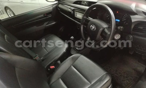 Nunua Ilio tumika Toyota Hilux White Gari ndani ya Ezulwini nchini Hhohho Nunua Ilio tumika Toyota Hilux White Gari ndani ya Ezulwini nchini Hhohho