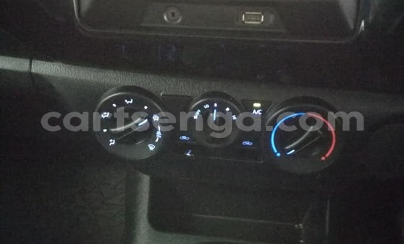 Nunua Ilio tumika Toyota Hilux White Gari ndani ya Ezulwini nchini Hhohho Nunua Ilio tumika Toyota Hilux White Gari ndani ya Ezulwini nchini Hhohho