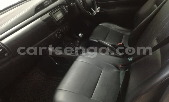 Nunua Ilio tumika Toyota Hilux White Gari ndani ya Ezulwini nchini Hhohho Nunua Ilio tumika Toyota Hilux White Gari ndani ya Ezulwini nchini Hhohho