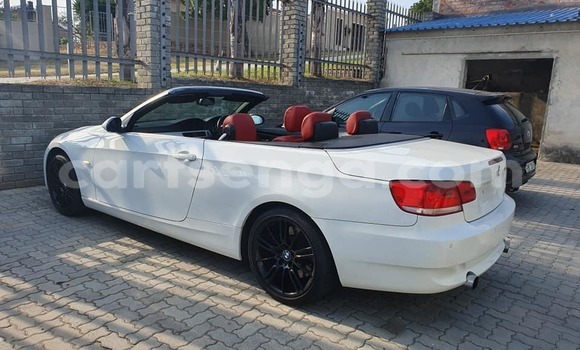 Nunua Ilio tumika BMW 3–Series White Gari ndani ya Bulembu nchini Hhohho Nunua Ilio tumika BMW 3–Series White Gari ndani ya Bulembu nchini Hhohho