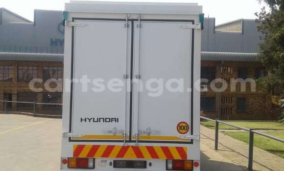 Buy Used Hyundai H200 White Truck in Mbabane in Manzini Buy Used Hyundai H200 White Truck in Mbabane in Manzini