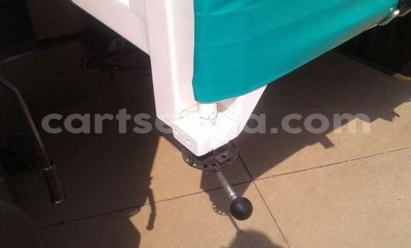 Buy Used Hyundai H200 White Truck in Mbabane in Manzini Buy Used Hyundai H200 White Truck in Mbabane in Manzini