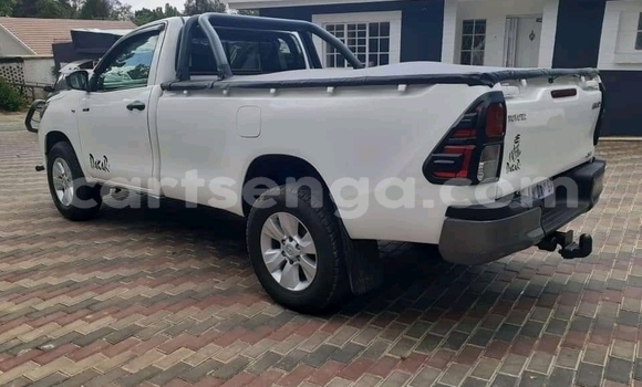 Nunua Ilio tumika Toyota Hilux White Gari ndani ya Ezulwini nchini Hhohho Nunua Ilio tumika Toyota Hilux White Gari ndani ya Ezulwini nchini Hhohho