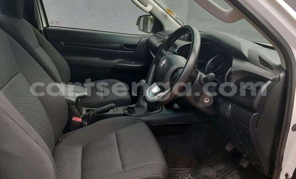 Nunua Ilio tumika Toyota Hilux White Gari ndani ya Ezulwini nchini Hhohho Nunua Ilio tumika Toyota Hilux White Gari ndani ya Ezulwini nchini Hhohho