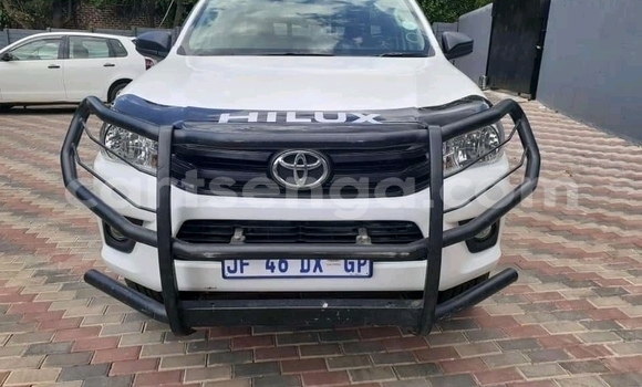 Nunua Ilio tumika Toyota Hilux White Gari ndani ya Ezulwini nchini Hhohho Nunua Ilio tumika Toyota Hilux White Gari ndani ya Ezulwini nchini Hhohho