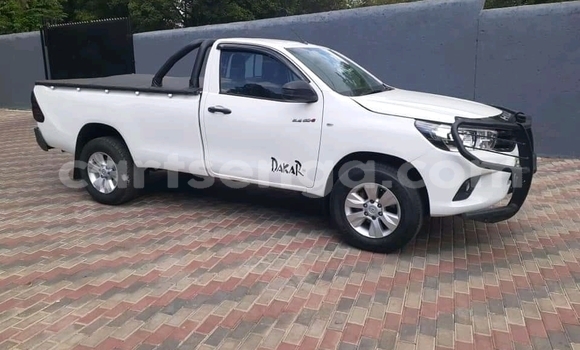 Nunua Ilio tumika Toyota Hilux White Gari ndani ya Ezulwini nchini Hhohho Nunua Ilio tumika Toyota Hilux White Gari ndani ya Ezulwini nchini Hhohho