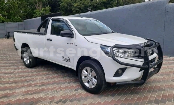 Nunua Ilio tumika Toyota Hilux White Gari ndani ya Ezulwini nchini Hhohho Nunua Ilio tumika Toyota Hilux White Gari ndani ya Ezulwini nchini Hhohho