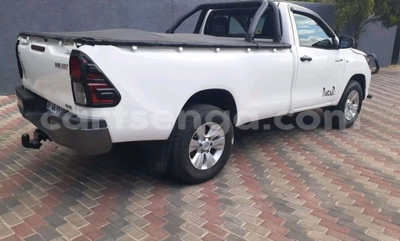 Nunua Ilio tumika Toyota Hilux White Gari ndani ya Ezulwini nchini Hhohho Nunua Ilio tumika Toyota Hilux White Gari ndani ya Ezulwini nchini Hhohho