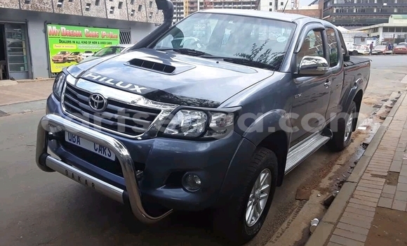 Nunua Ilio tumika Toyota Hilux Beige Gari ndani ya Hlatikulu nchini Wilaya ya Shiselweni Nunua Ilio tumika Toyota Hilux Beige Gari ndani ya Hlatikulu nchini Wilaya ya Shiselweni