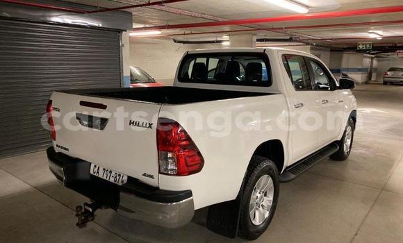 Nunua Ilio tumika Toyota Hilux White Gari ndani ya Ezulwini nchini Hhohho Nunua Ilio tumika Toyota Hilux White Gari ndani ya Ezulwini nchini Hhohho